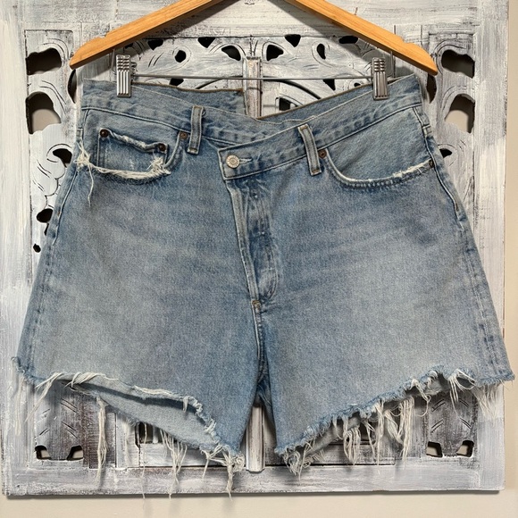 AGOLDE Criss Cross Symbol Medium Indigo Wash Asymmetrical Cutoff Jean Shorts - Picture 5 of 11